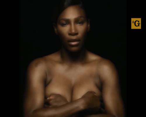 Serena Williams canta nuda, contro il cancro