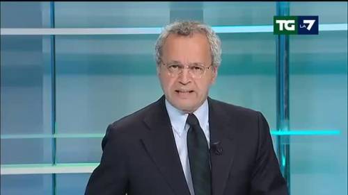 Mentana interrompe il tg: "Stasera uno sgradito ritorno..."