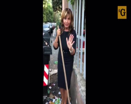 Sos rifiuti, l'appello della cantante Elena Bonelli: "Facciamo un'azione pulitiva"