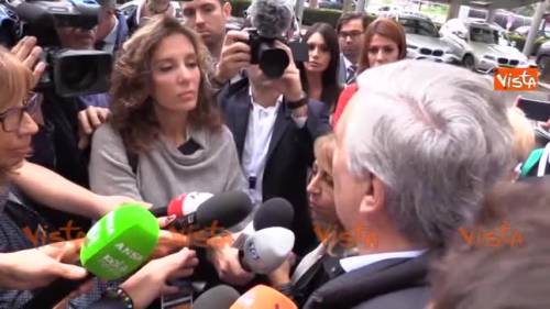 Reddito di cittadinanza, Tajani: "Lo avranno anche i rom"
