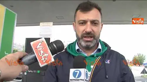 Etichette europee per benzina, automobilisti torinesi 'UE ci complica la vita, dovremo abituarci' Non in elenco