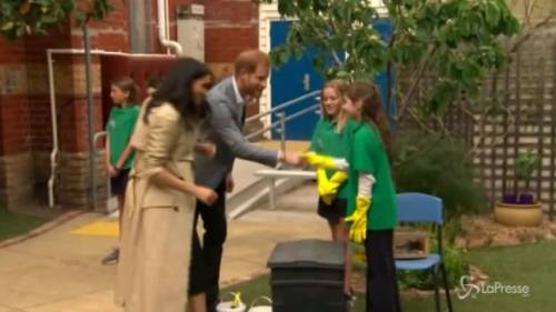 Meghan e Harry tra gli studenti, bagno di folla a Melbourne