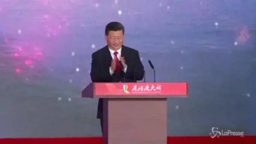 Cina, inaugurato il super ponte tra Hong Kong e Macao