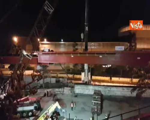 Ponte Morandi, la rampa tra aeroporto e lungomare prende forma: il timelapse del "varo"