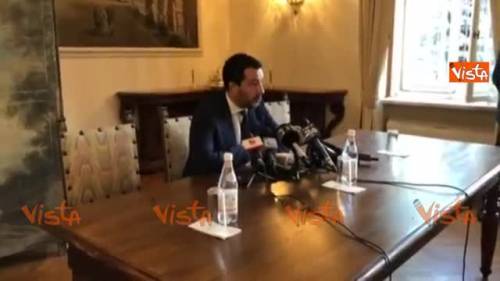 Salvini: "Non vogliamo uscire né da Ue né da euro"