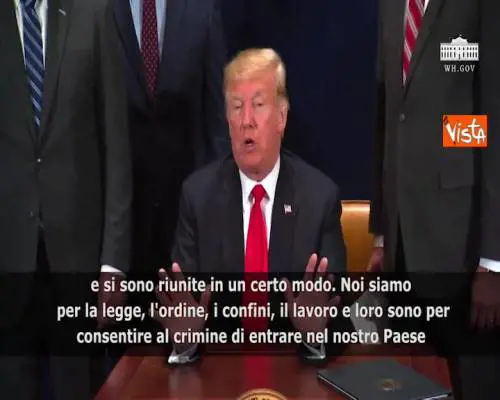 Prima vittima tra carovana di migranti dall'Honduras, Trump minaccia di mandare esercito