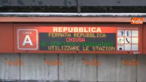 Cede scala mobile in metro Roma, la stazione di Repubblica chiusa