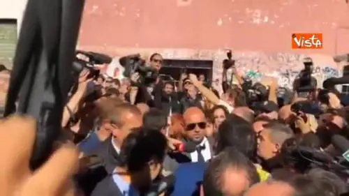 Salvini contestato a San Lorenzo, una residente: "Loro sciacalli, il quartiere con voi"