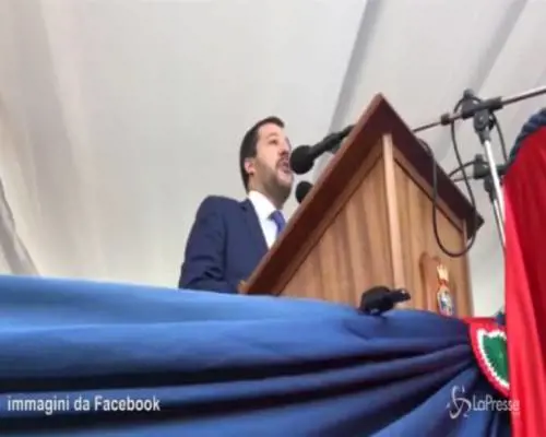 Salvini difende l'Arma: "Non permetterò che un eventuale errore infanghi il lavoro di tanti"