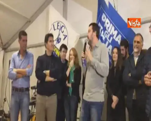 Salvini: "Sono giorni che Saviano non dice ca***te, spero non abbia l'influenza"