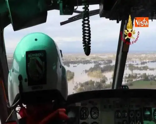 Maltempo in Veneto, in elicottero sul fiume Piave nelle zone di Noventa del Piave e Santa Maria 