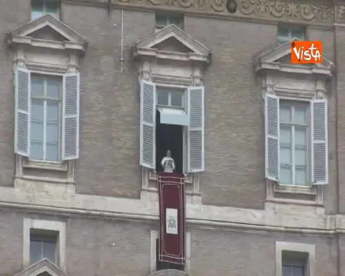 Papa Francesco: “Domani saro’ al cimitero Laurentino, accompagnatemi con la preghiera”