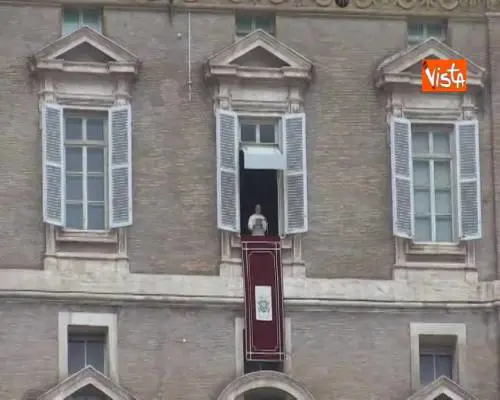 Papa Francesco: “Vangelo dice beati i poveri, mentre il mondo dice beati i furbi”