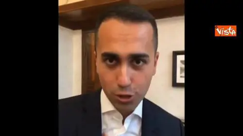 Vitalizi, Di Maio: "O le Regioni li tagliano o gli taglieremo gli stipendi"