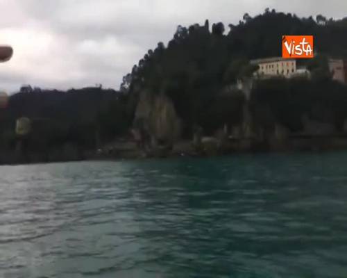 Portofino isolata, Toti dal mare mostra la strada per il borgo distrutta dalla mareggiata