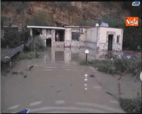 Fango e devastazione, le immagini della villa a Casteldaccia dopo la tragedia