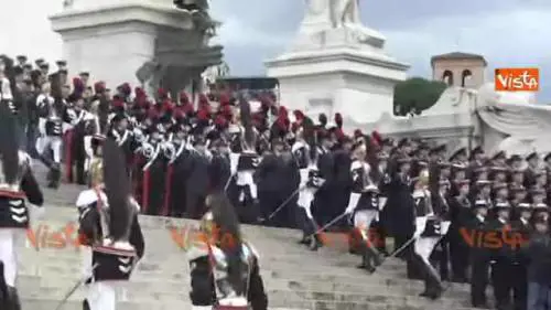  4 Novembre, le Forze Armate schierate sull'Altare della Patria