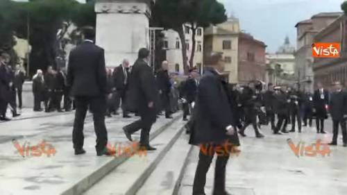 Mattarella, Conte, Casellati e Fico scendono da Altare della Patria