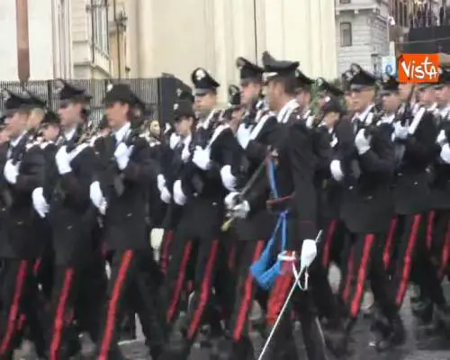Lo spiegamento delle Forze Armate in piazza Venezia per le celebrazioni del 4 Novembre