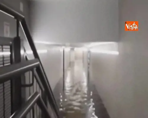 Maltempo, il sottopassaggio della stazione di Gioia Tauro è completamente allagato