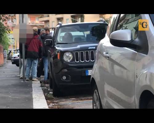 Roma, la fermata della metro ostaggio di tossici e degrado