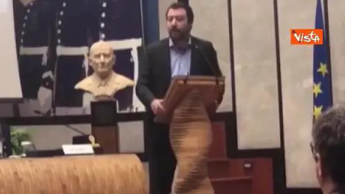 Salvini alla scuola di Polizia: “Contate su di me, io conto su di voi”