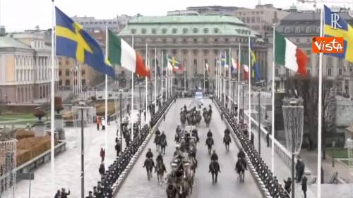 Mattarella al palazzo Reale di Stoccolma, il Re di Svezia arriva a bordo di una carrozza