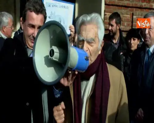 Flash mob liberta’ stampa, Bruno Segre “Liberta’ e’ sacra, viva la liberta’”