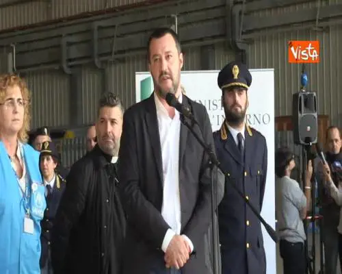 Migranti, Salvini: “nessun bambino sara’ mai allontanato, esiste la legge ed esiste il cuore”