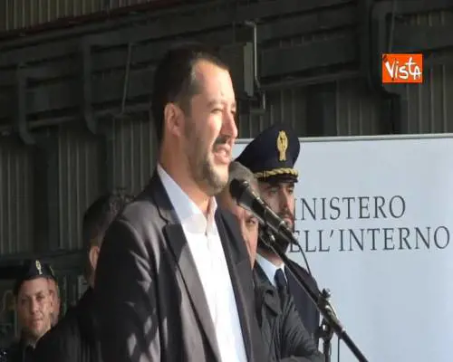 Migranti, Salvini: “Etichette mi scivolano addosso, chiedo solo ordine”