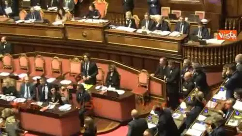 La Casellati zittisce il senatore Pd