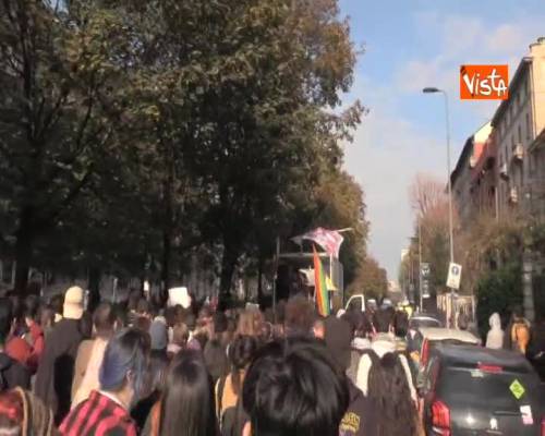 In centinaia a Milano in corteo per il "No Salvini day"