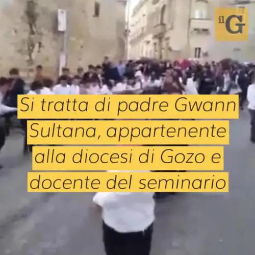 Malta, neo arcivescovo di Żebbuġ sfila su Porsche trainata da bambini