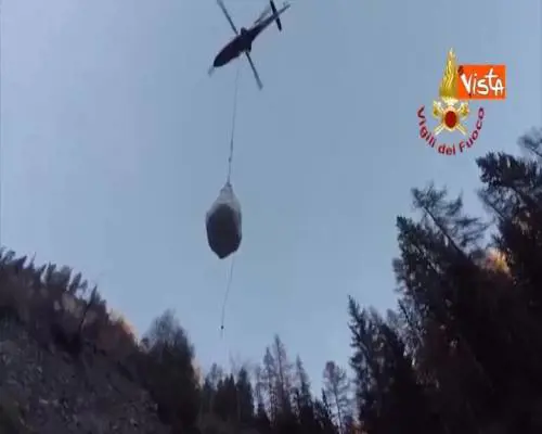 Maltempo in Veneto, trasportati tecnici e materiale per il ripristino dell'acquedotto a Cencenighe