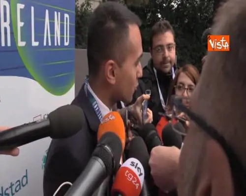 Rifiuti, Di Maio: "Salvini preoccupato? Io più di lui, ci vivono i miei"