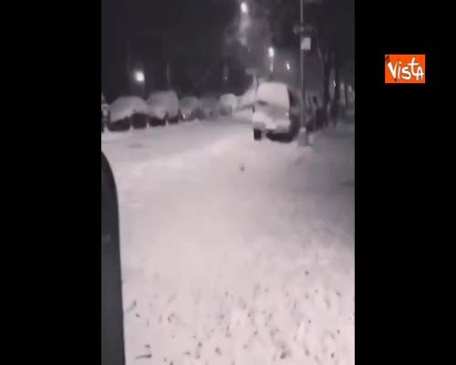 Maltempo negli Usa, New York coperta di neve dopo la bufera