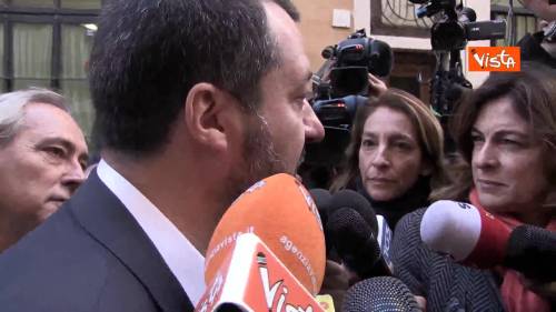Manovra, Salvini: ”Se Juncker vuole chiacchierare vado domani a Bruxelles”