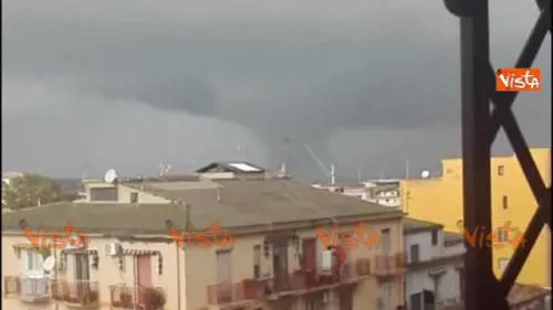 Tromba d'aria a Crotone, le impressionanti immagini
