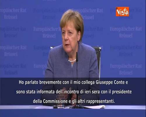 Manovra, Merkel: "Parlato brevemente con Conte, bene dialogo con Commissione"