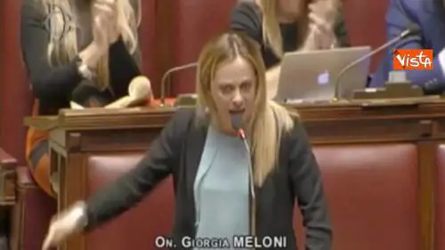 Migranti, sfuriata della Meloni alla Camera: "Razzismo istituzionale non esiste, è una balla"