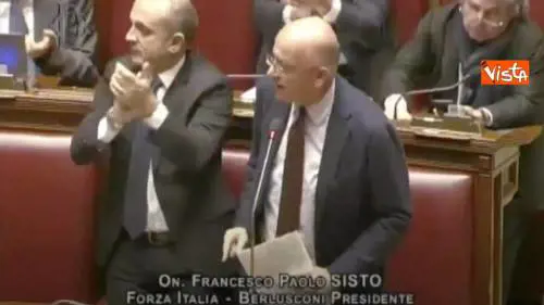On. Siracusano, Sisto (FI) attacca M5S "Esigo scuse" e scoppia la bagarre in aula