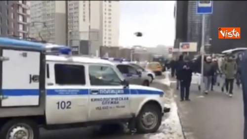 Allarme bomba a Mosca, 10 centri commerciali evacuati