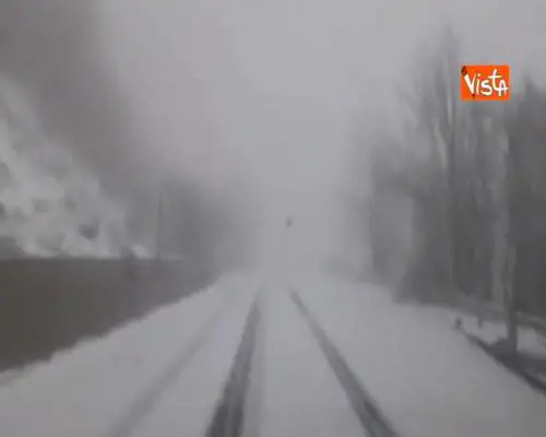 Maltempo, arriva la prima neve anche in Sicilia, le strade imbiancate sulle Madonie