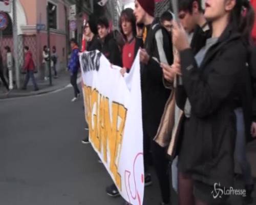 Roma, corteo "Sei 1 di Noi" contro il Dl Salvini e l'esclusione sociale