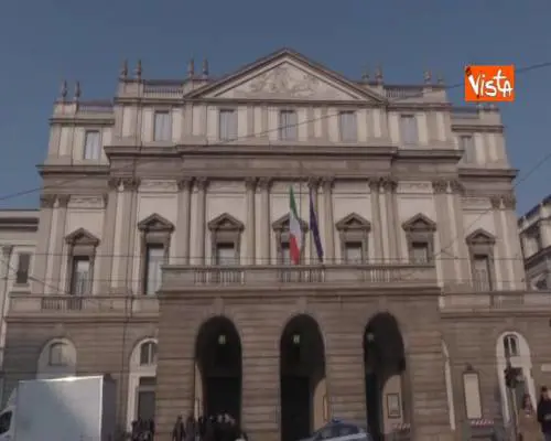 Prima della Scala, tutto pronto per l’Attila, zona bonificata dalle forze dell’ordine