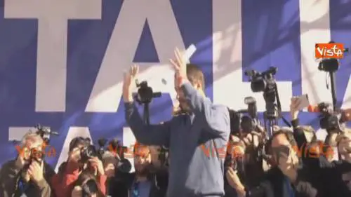 Salvini accolto sulle note di 'Nessun dorma'
