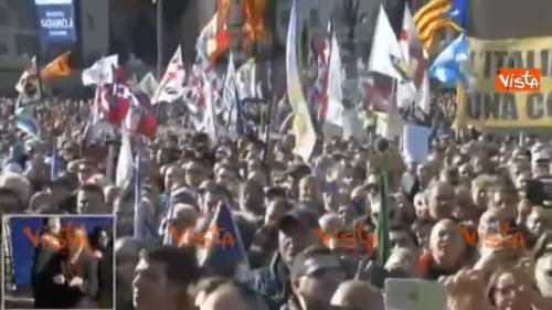 Salvini: "Siamo nel giusto se abbiamo contro i poteri forti"