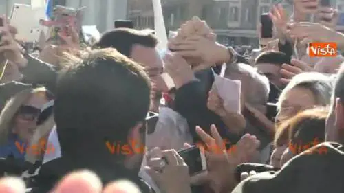 Bagno di folla per Salvini in piazza del Popolo