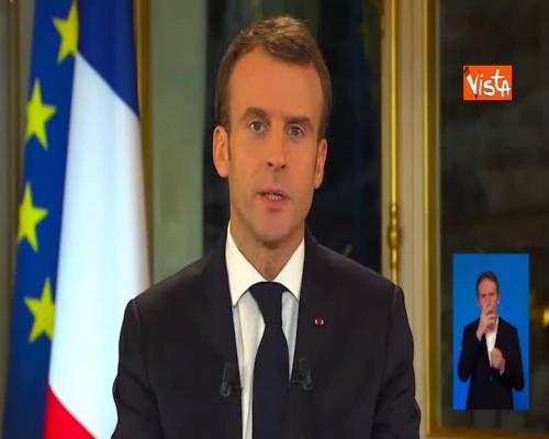 Gilet gialli, Macron: “Rabbia legittima ma violenza inaccettabile”