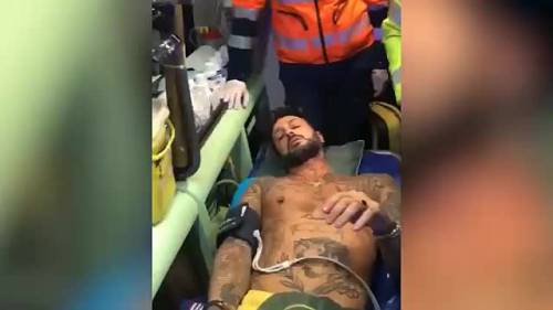 Corona aggredito e soccorso in ambulanza